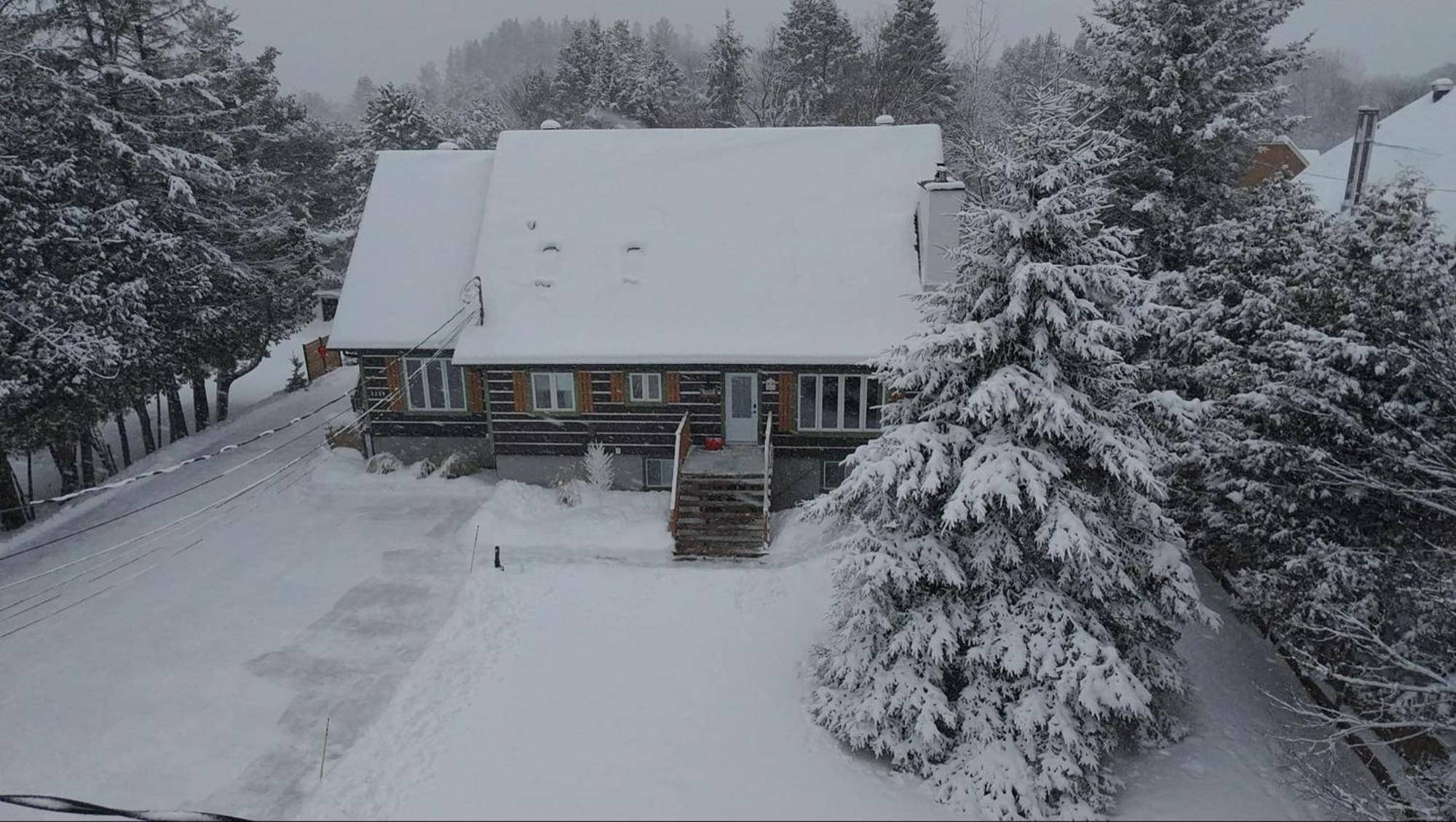 Le Pimbina Bed and Breakfast Mont-Tremblant Eksteriør billede