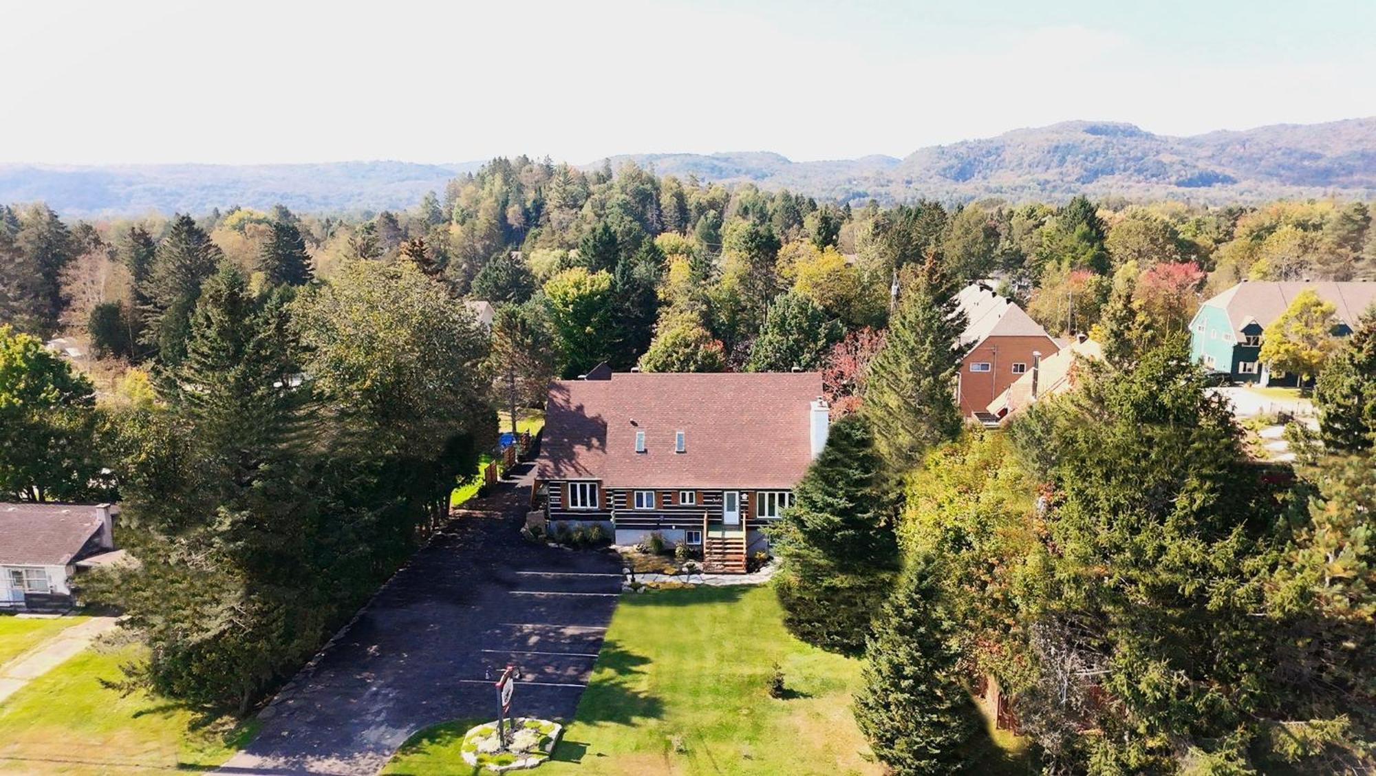 Le Pimbina Bed and Breakfast Mont-Tremblant Eksteriør billede